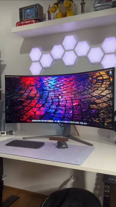 AOC AGON PRO AG346UCD QD-OLED 34" 175Hz - Като нов, гаранция до 2028