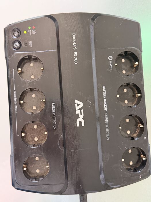 APC BACK-UPS ES 700 in caz de ai pană de curent sau șocuri în special la țară funcțional .Detal