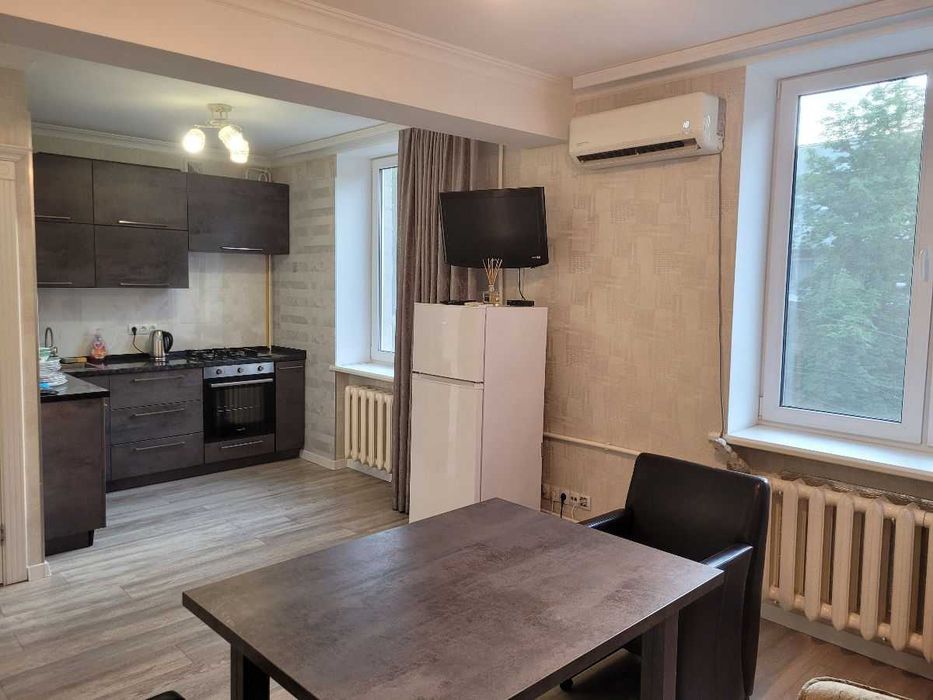 Дава се под наем Двустаен апартамент в София, Център - 50 кв.м за 350 € - Снимка #2