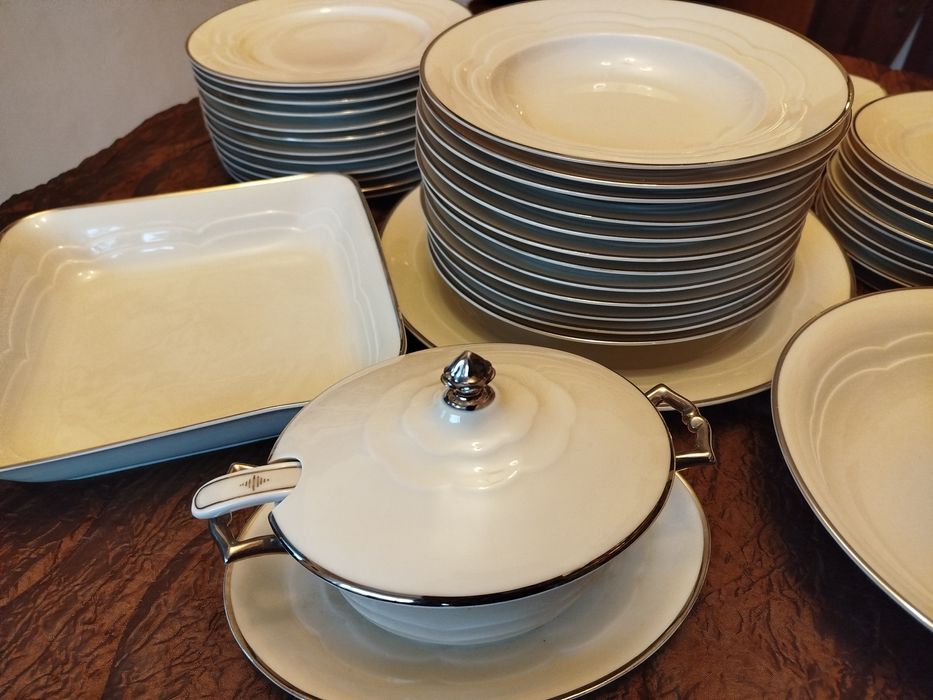 Уникален поцеланов сервиз