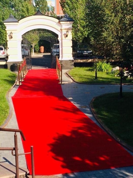 Продаю красные дорожки и турникеты