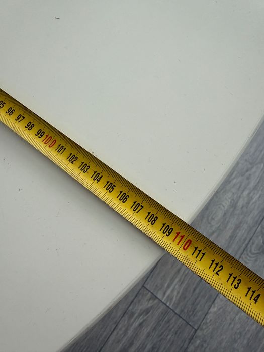 Vând masă și scaune. Set! Dimensiuni masă 110/150 x 75 cm. 4 scaune. Stare bună.
