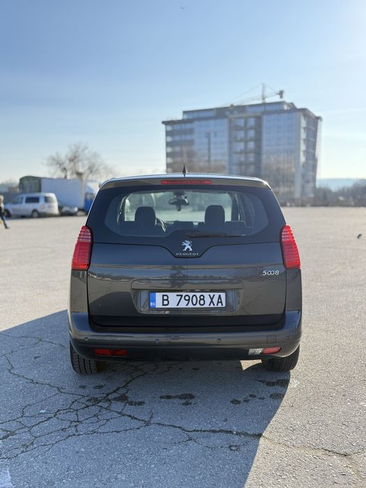 Продавам Peugeot 5008