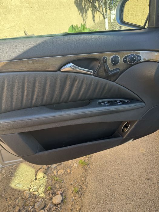 Продавам Mercedes-benz e320 w211