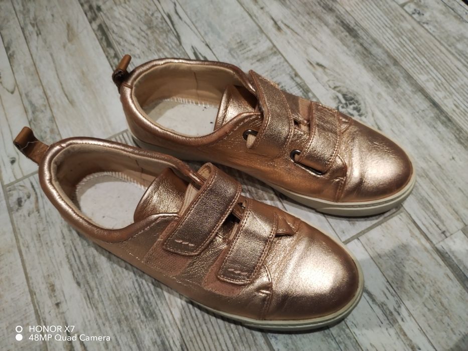 Продавам маратонки Clarks