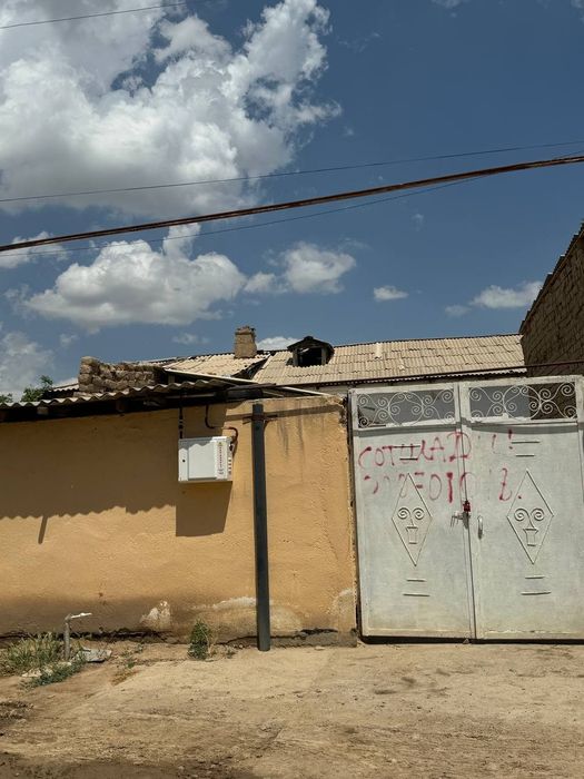 Qarshi shahridan hovli sotiladi 220mln