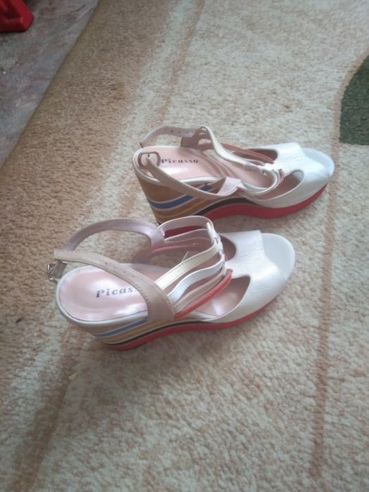 Босоножки новые.