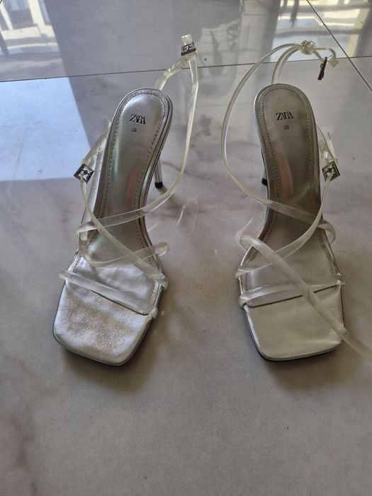 Сребристи сандали Zara