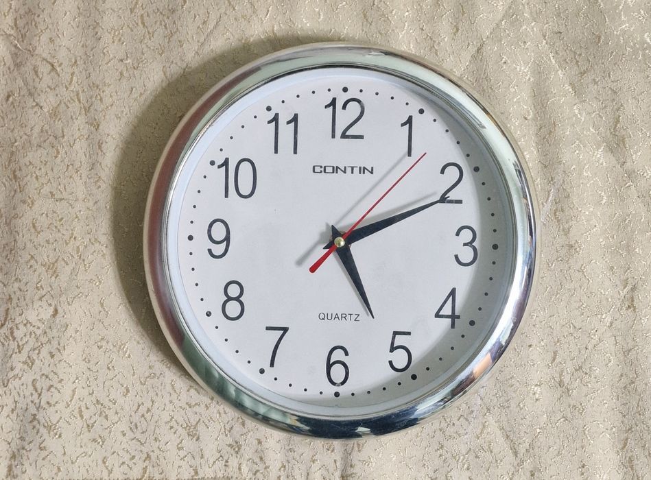 Часы настенные..