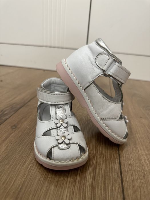 Сандали на девочку