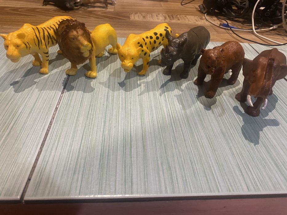 Продам игрушки дикие звери