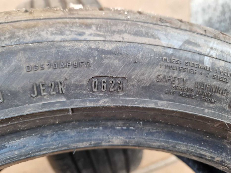 2 Dunlop R17 225/50 Летни гуми  DOT0623