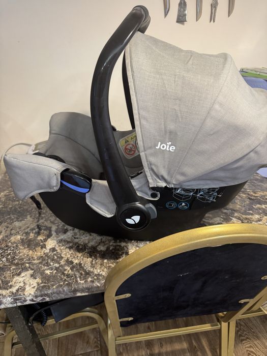Продам авто люльку joie