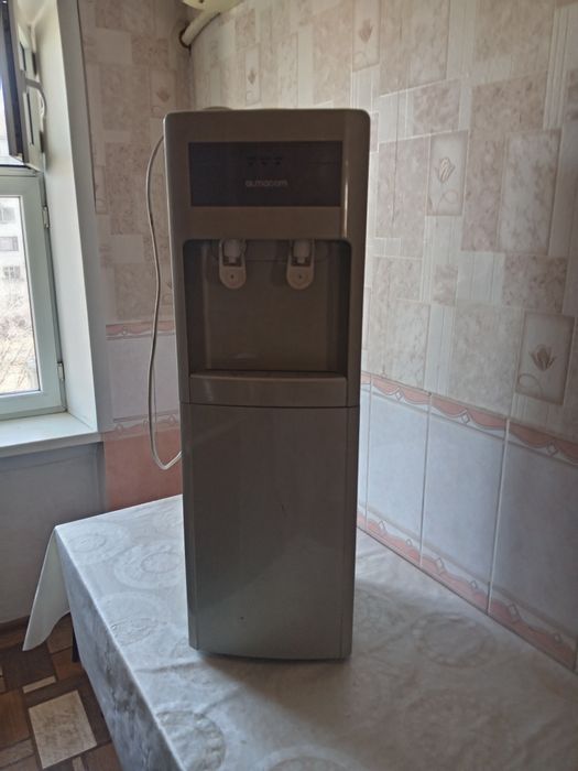 Диспенсер бывшии в употреблении