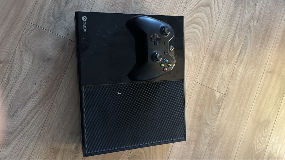 xbox one 500gb + над 10 игри перфектния коледен подарък