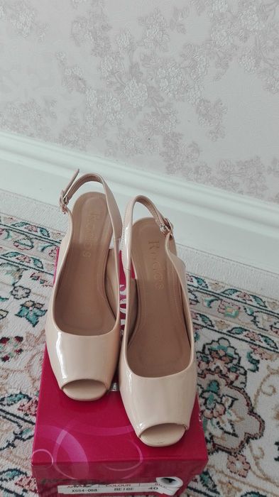 Женская  одежда и обувь