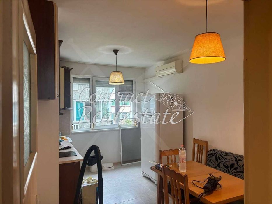 Дава се под наем Тристаен апартамент в Варна, Колхозен пазар - 80 кв.м за 459 € - Снимка #1