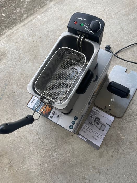 Vând Friteuza Inox Silver Crest 3L