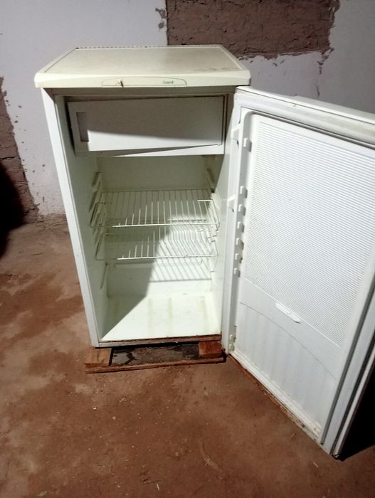 Холодильник Сатылады жаксы музлатип  ислеп тур