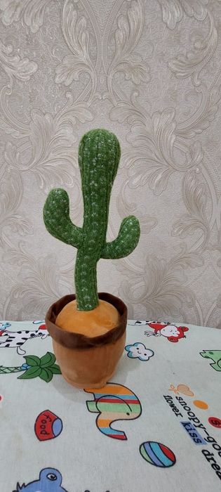 Говорящий, поющий кактус.