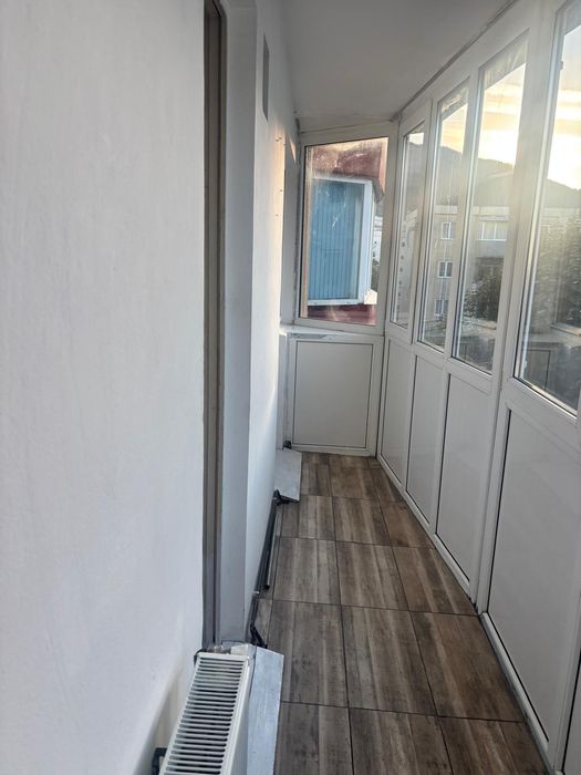 Închiriez apartament 3 cam. /  decomandat, zona Noua