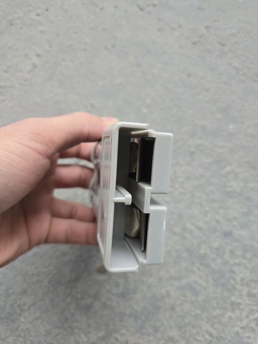 Штепсель для электрокары