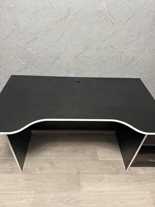 Продам игровой стул и стол