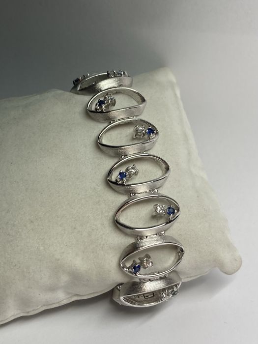 Bratara aur alb cu diamante si safire