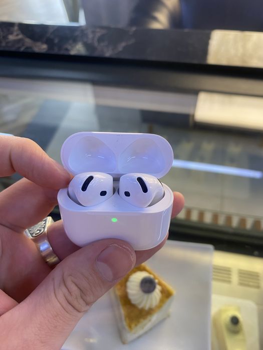 Iphone 11, Airpods 4