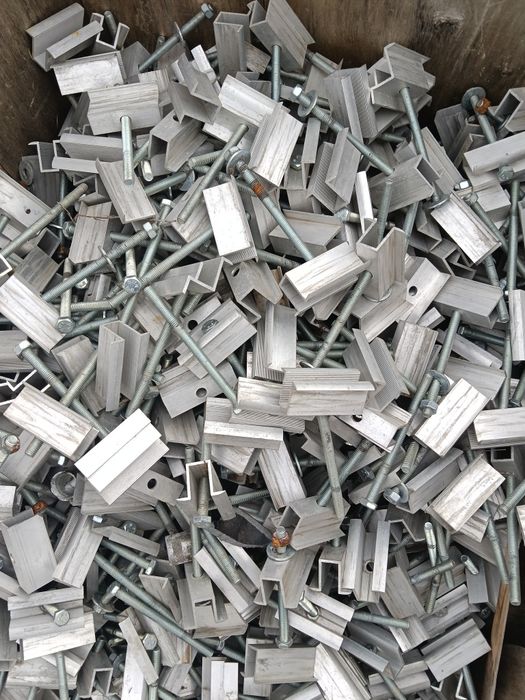 Cleme panouri fotovoltaice