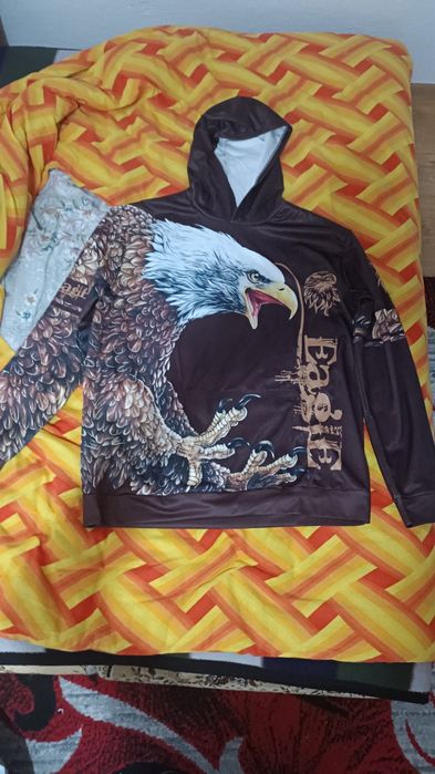 Hanorac cu gluga (mărimea XL) cu imprimeu nou la 100lei