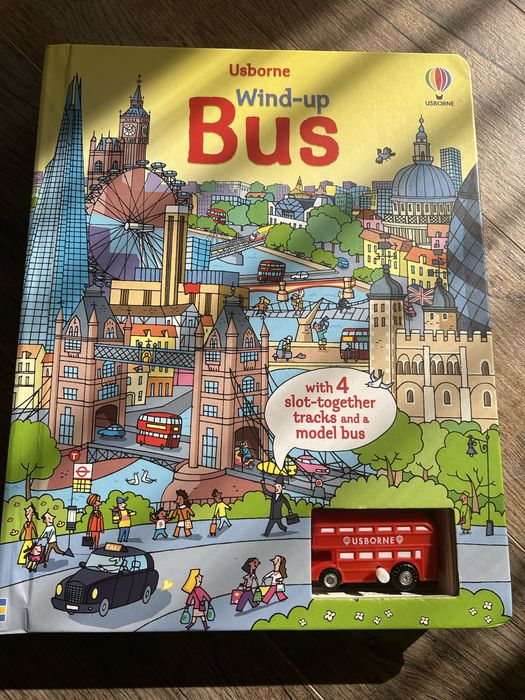 Carte usborne cu autobuz