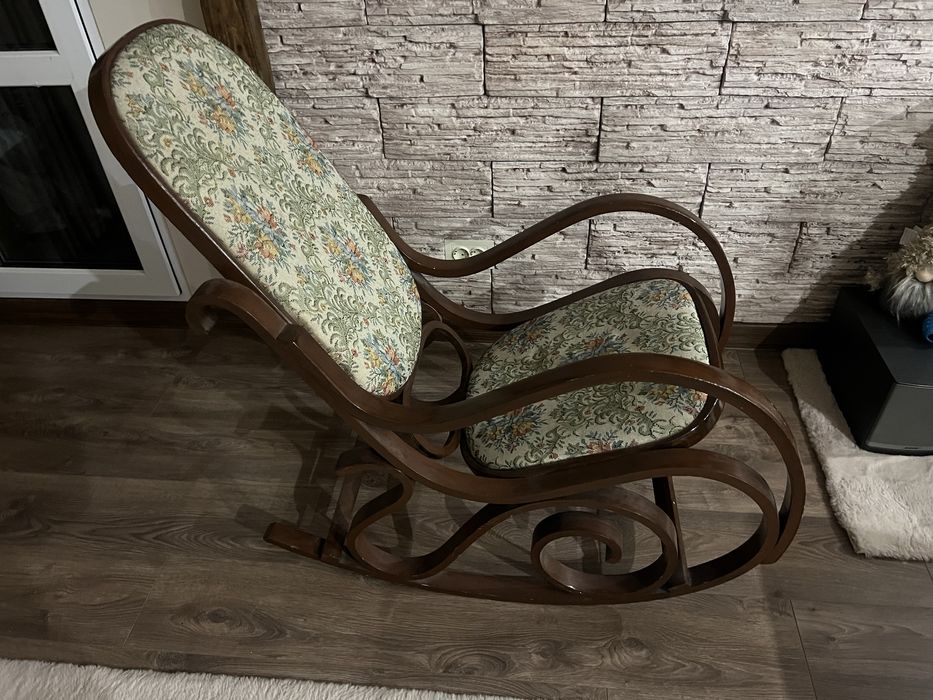 Дървен люлеещ ретро стол