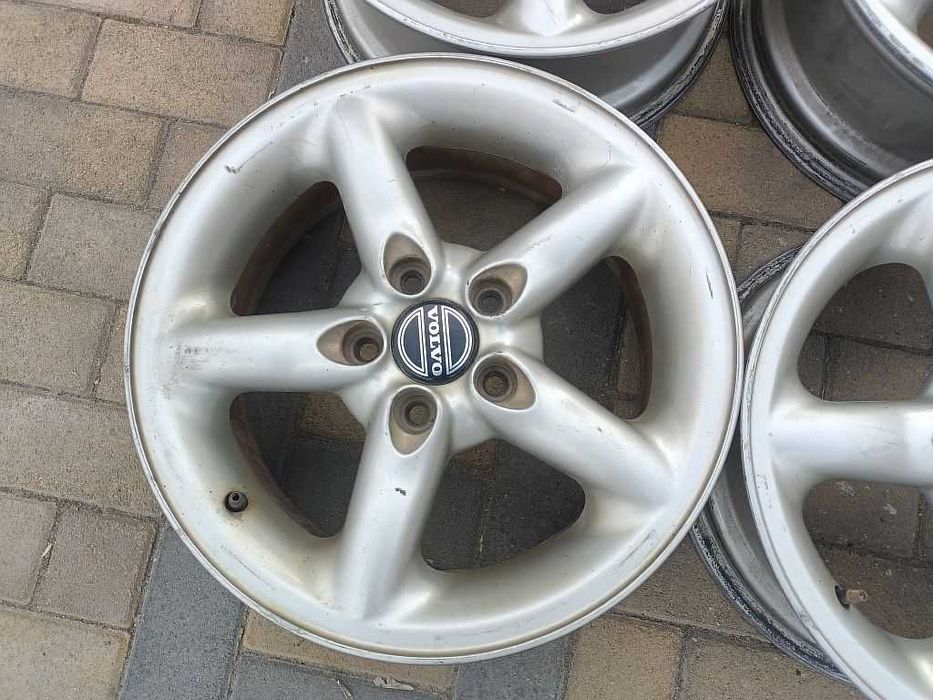 Продам оригинальные легкосплавные диски на Volvo 850.