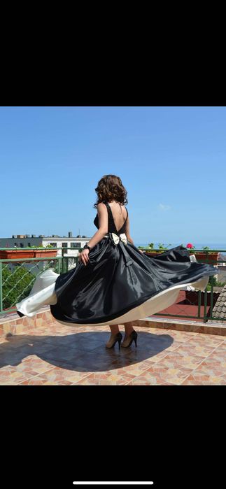 Черна бална рокля
