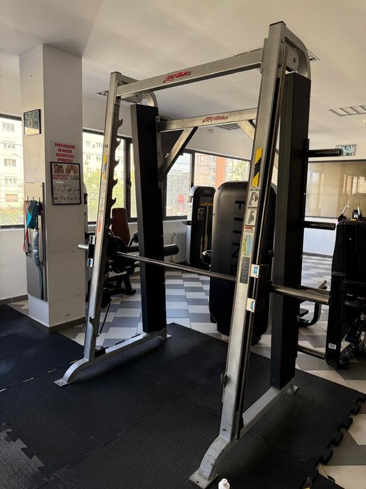 Smith machine LifeFitness
