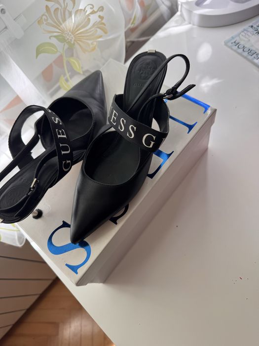 Давски сандали GUESS