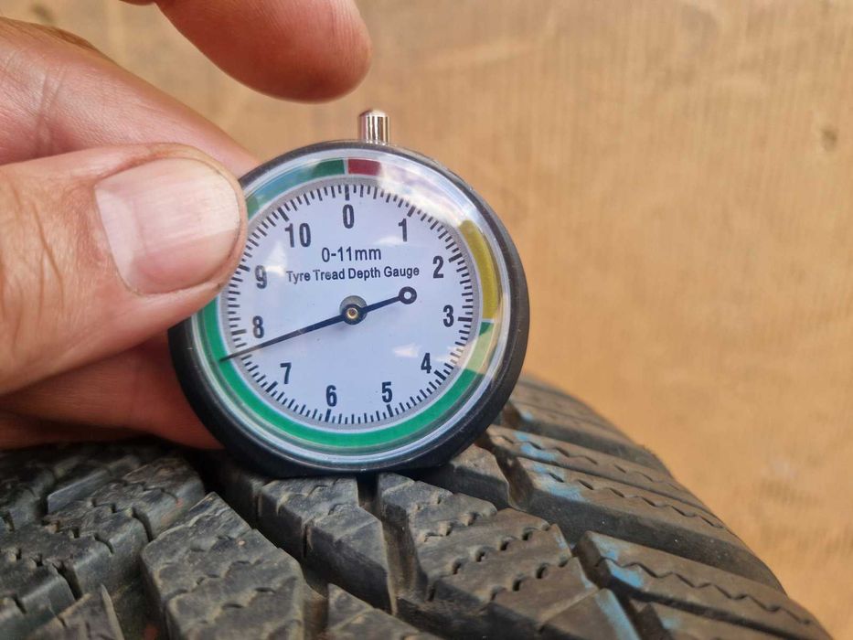 4 Firestone R17 215/65
Зимни гуми 
DOT3521