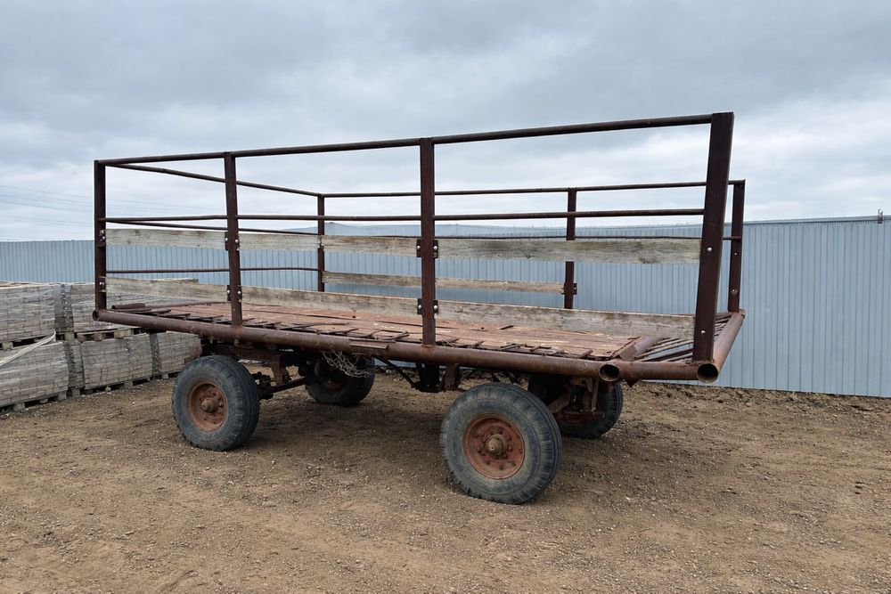 тракторный прицеп 2ПТС-4