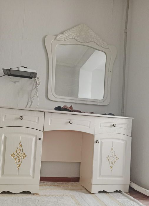 Тумбасымен айна Сатылады