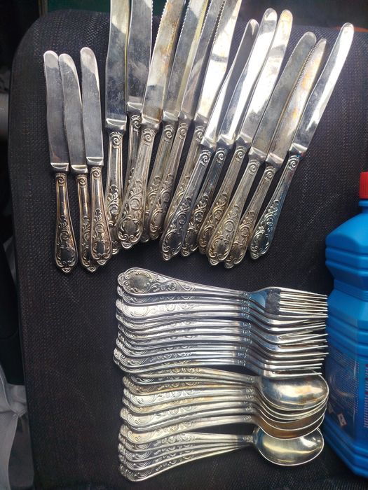 Сребърни прибори 39 бр.