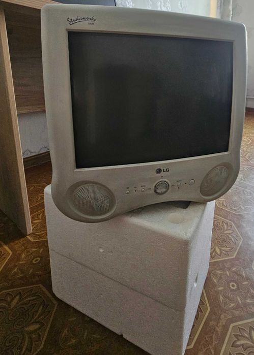 Продаётся монитор LG Studioworks 500 M