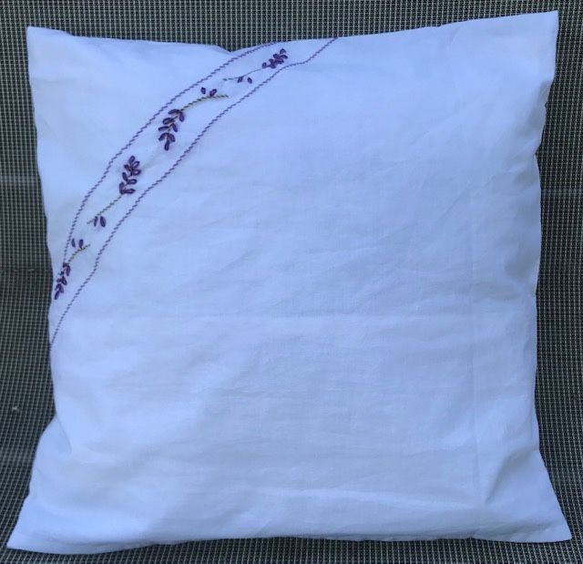 Perna cu lavanda, sapun, apa si ulei de lavanda, flori uscatde lavanda