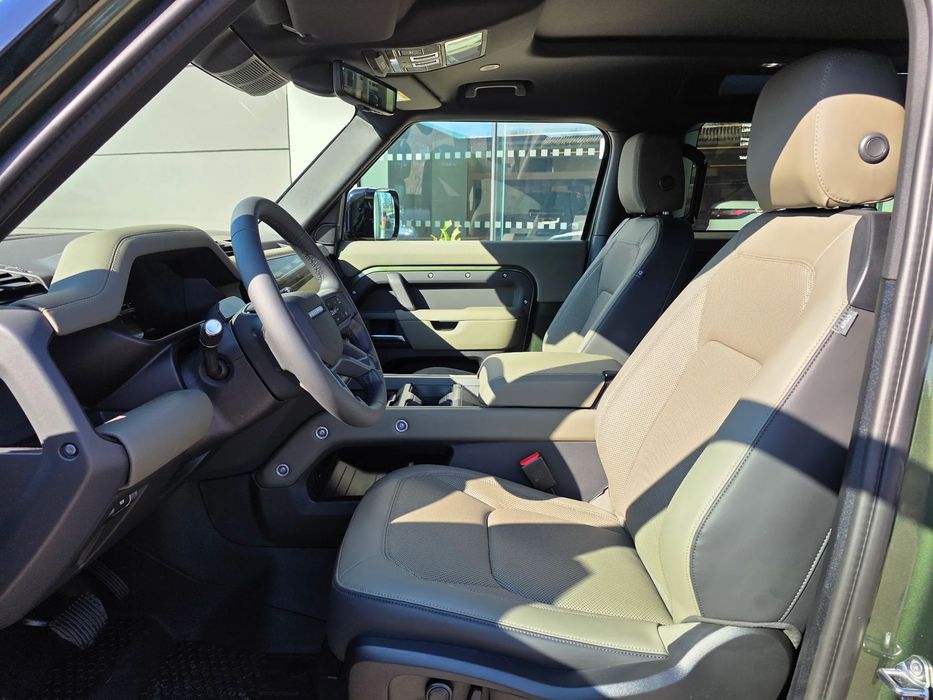 Land Rover Defender 2026 diesel, 95.973 € — imagine 5