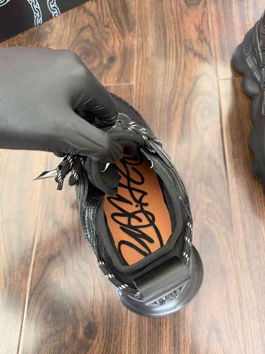 Versace Chain Reaction black
