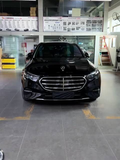 Mercedes-Benz 300 2026