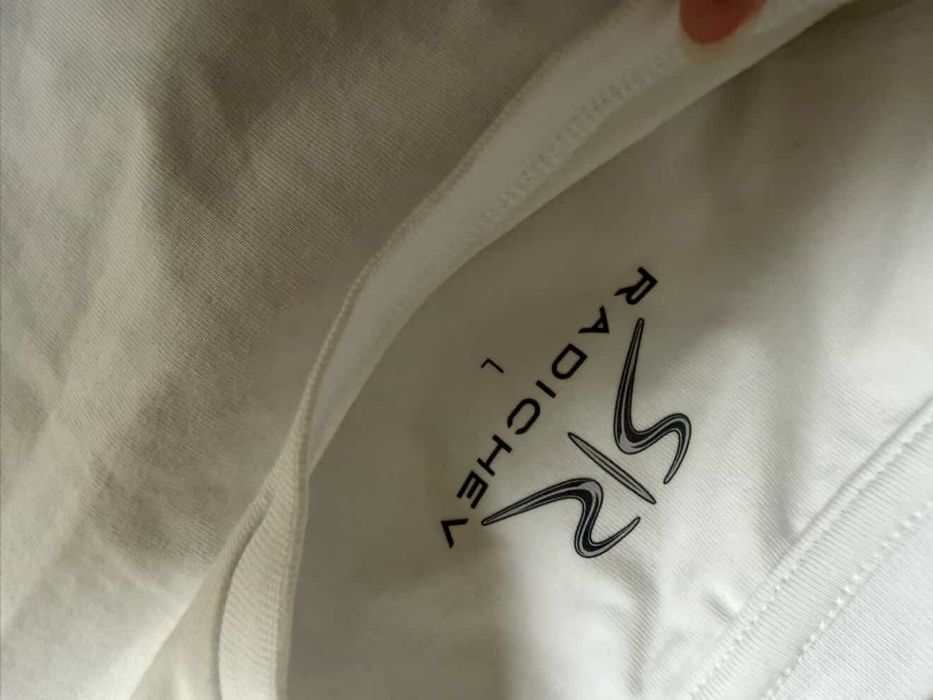 Дизайнерска тениска Radichev нова