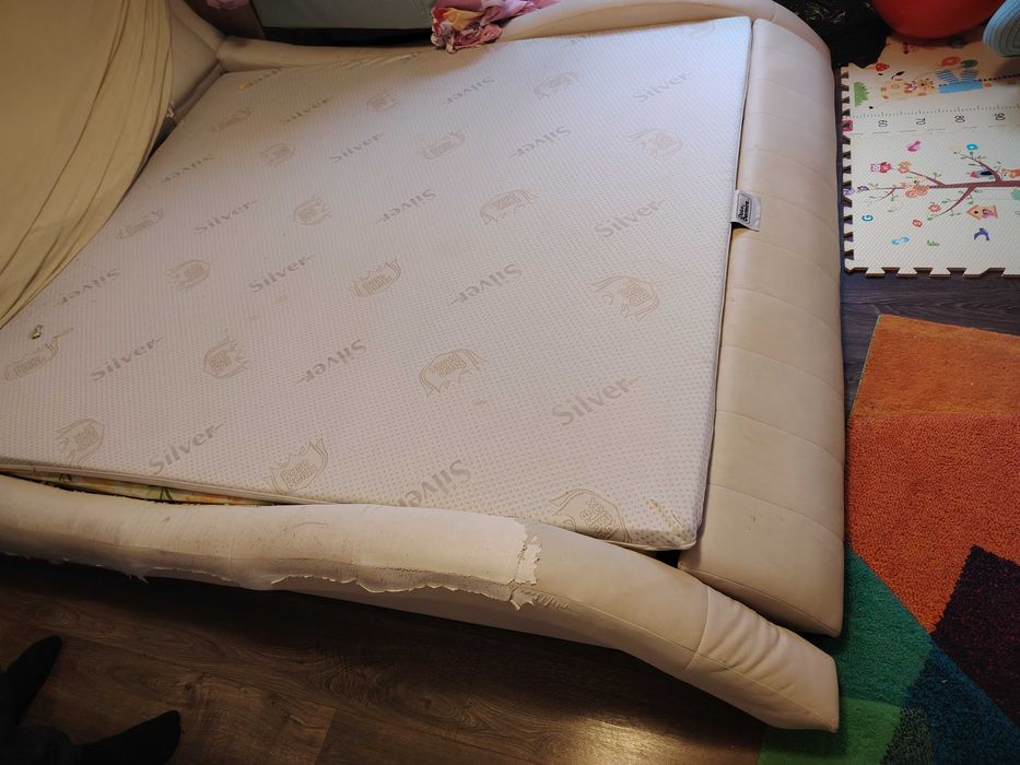 Pat matrimonial din piele