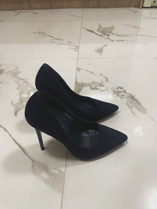 Тъмносини велурени токчета