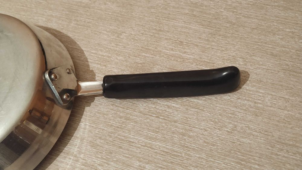 Стар алуминиев тиган от Соца